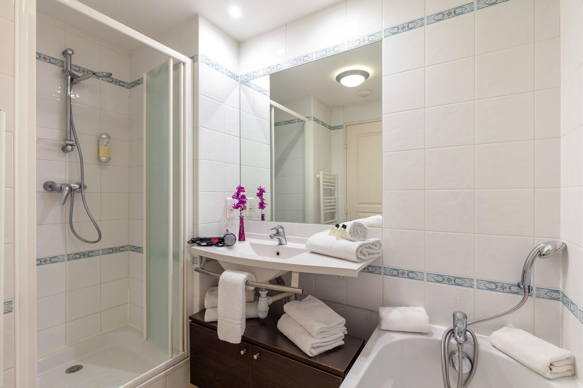 Zenitude Hôtel-résidences Confort Hotel 4*