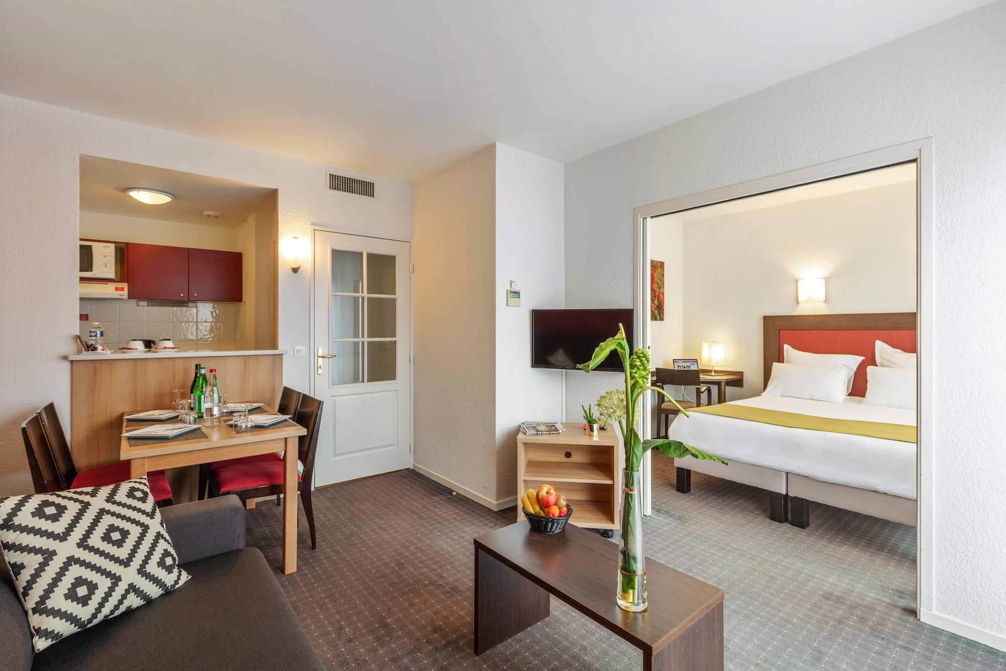 Zenitude Hôtel-résidences Confort Hotel Divonne-les-Bains