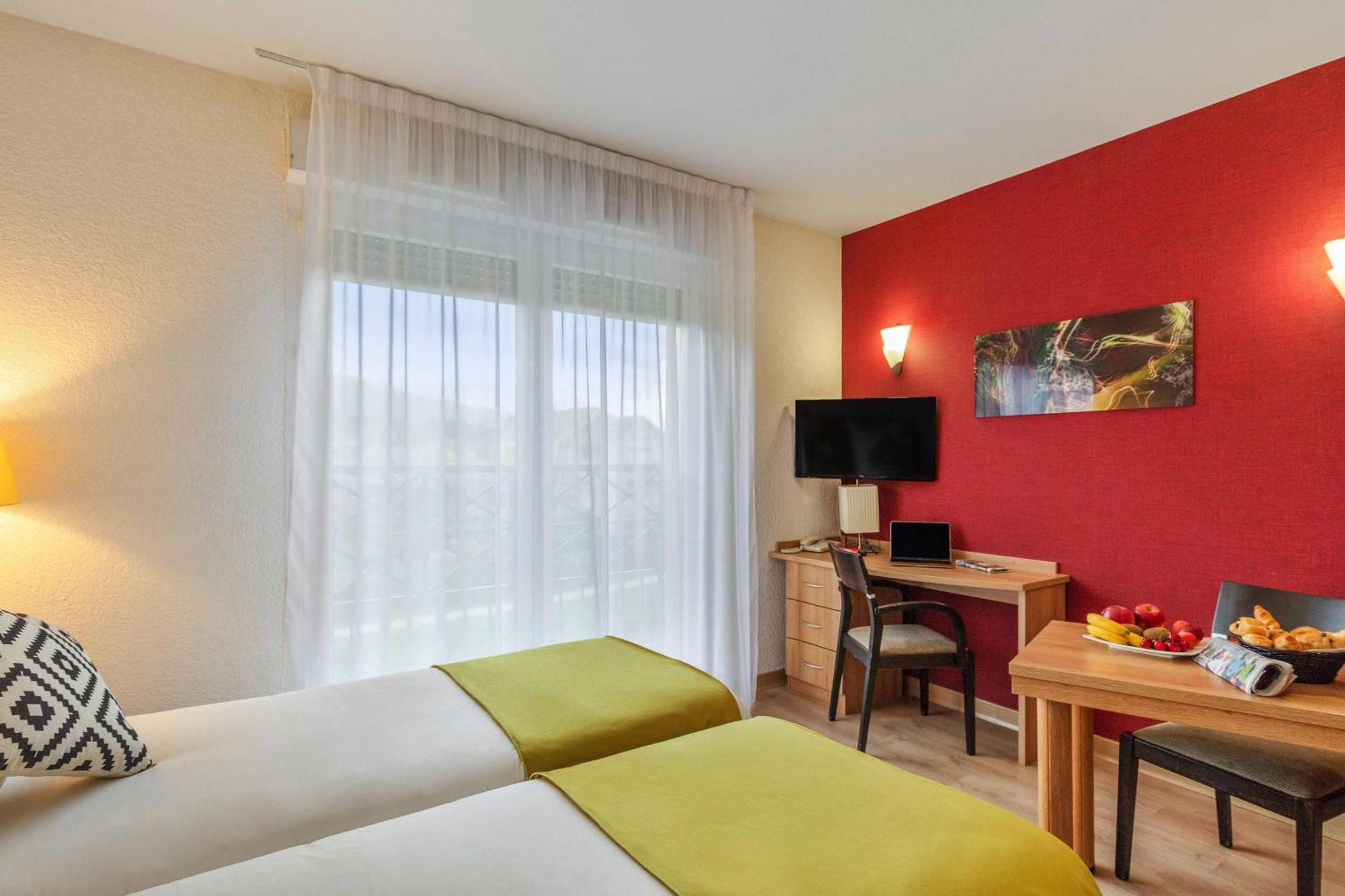 Hotel Quality - Portes De Geneve 4*